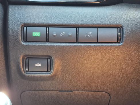 Used 2025 Nissan Sentra SR w/ SR Premium Package FWD image 21