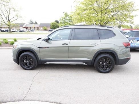 Used 2025 Volkswagen Atlas Peak Edition SE AWD/4WD image 9