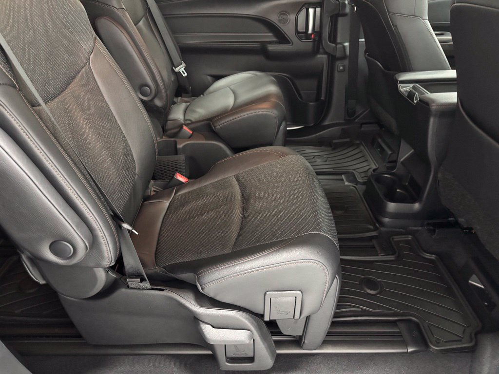 Used 2026 Toyota Sienna Limited FWD image 58