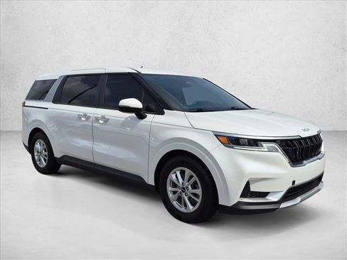 Used 2022 Kia Carnival LX FWD image 3