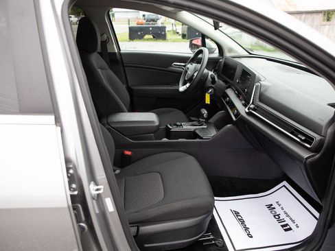 Used 2023 Kia Sportage LX image 22