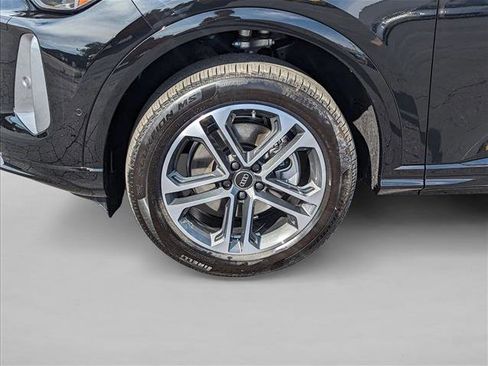 Used 2025 Audi Q5 Premium AWD/4WD image 10