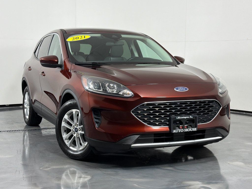 Used 2021 Ford Escape SE w/ Cold Weather Package FWD image 2