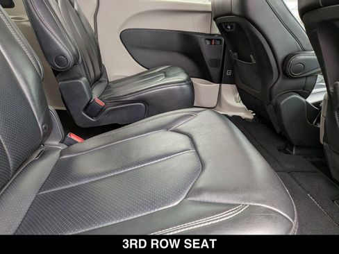 Used 2023 Chrysler Pacifica Touring-L FWD image 27
