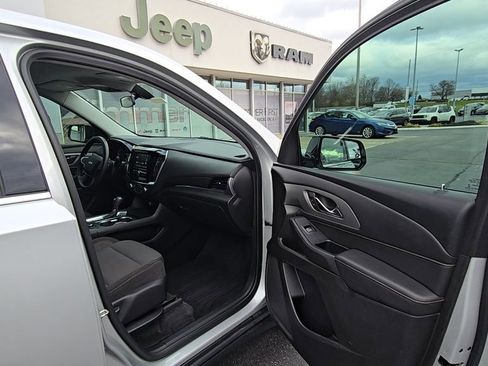 Used 2019 Chevrolet Traverse LS image 17