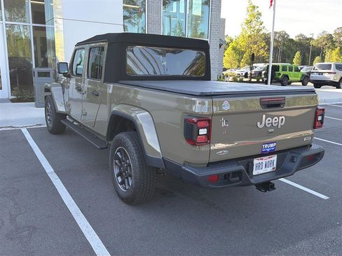 Used 2020 Jeep Gladiator Overland image 3