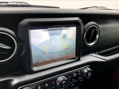 Used 2020 Jeep Wrangler Unlimited Sahara w/ Uconnect 4C Nav & Sound Group AWD/4WD image 28