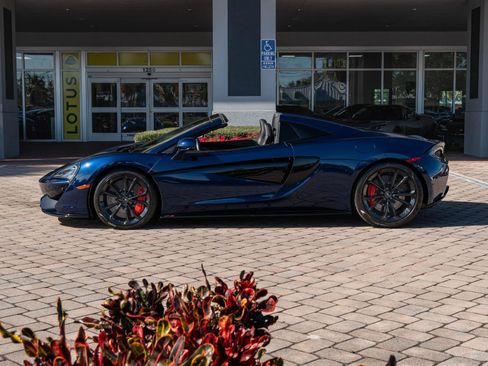 Used 2020 McLaren 570S Spider RWD image 13