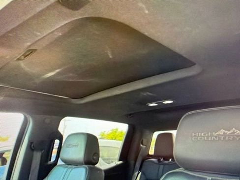 Used 2020 Chevrolet Silverado 1500 High Country w/ Technology Package AWD/4WD image 8