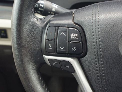Used 2019 Toyota Sienna XLE w/ XLE Navigation Package FWD image 11