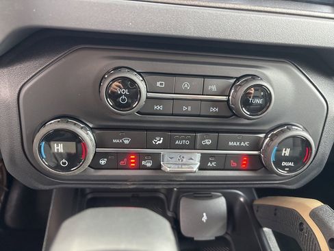 New 2025 Ford Bronco Badlands image 18