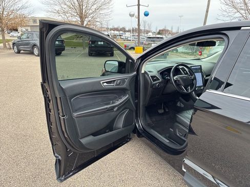 Used 2023 Ford Edge Titanium AWD/4WD image 9