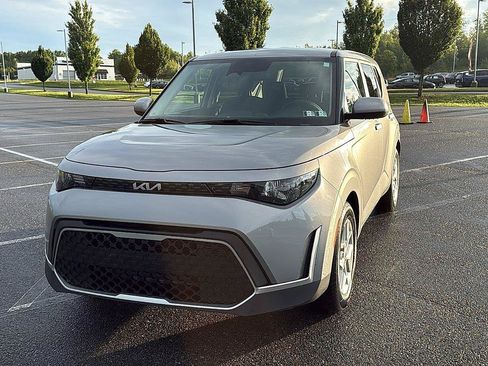 Used 2023 Kia Soul LX w/ Option Group 015 FWD image 12