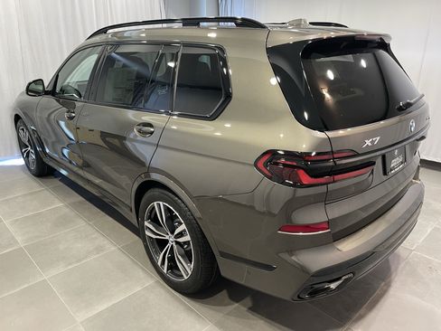 Used 2026 BMW X7 xDrive40i w/ M Sport Package AWD/4WD image 4
