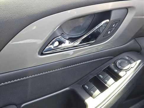 Used 2023 Chevrolet Traverse LT FWD image 10