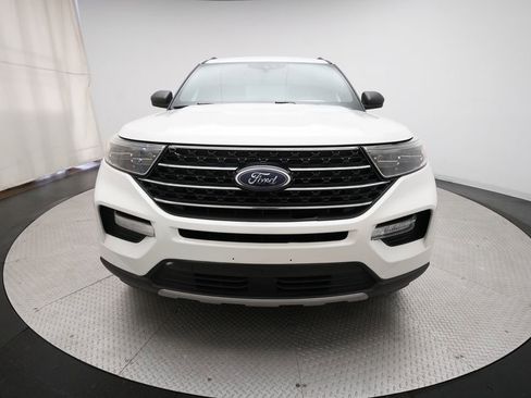 Used 2020 Ford Explorer XLT w/ Equipment Group 202A AWD/4WD image 11