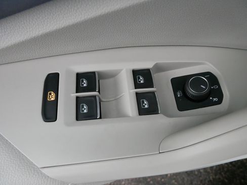 Certified 2025 Volkswagen Jetta SE image 19