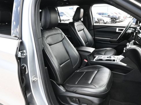 Used 2020 Ford Explorer XLT w/ Equipment Group 202A RWD image 22