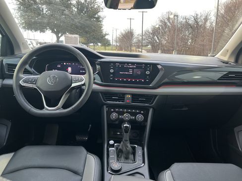 Certified 2022 Volkswagen Taos SEL image 27