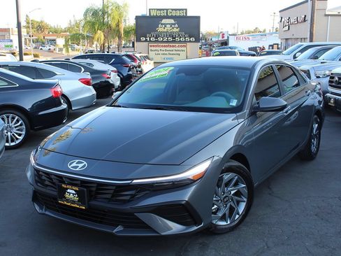 Used 2024 Hyundai Elantra SEL FWD image 37
