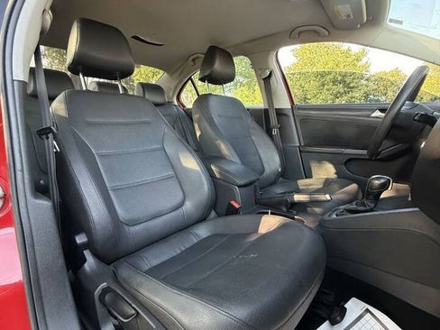 Used 2012 Volkswagen Jetta SE FWD image 17