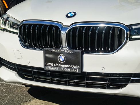 Certified 2023 BMW 530i w/ Premium Package image 8