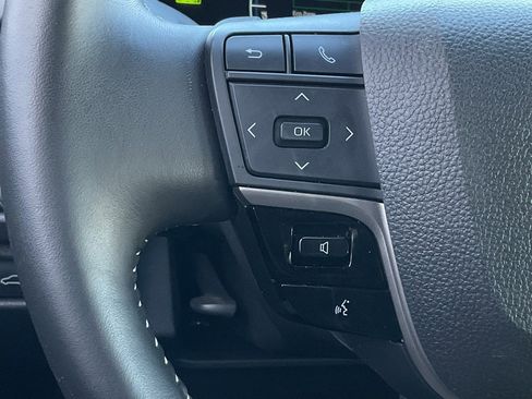 Used 2025 Toyota Camry SE image 21