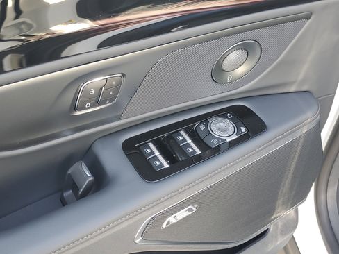 New 2026 Lincoln Nautilus Reserve image 9