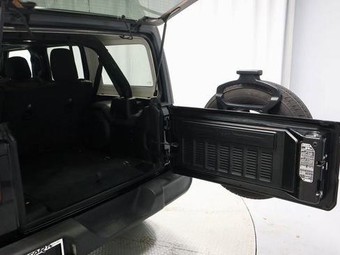 Used 2022 Jeep Wrangler Unlimited Sport AWD/4WD image 13