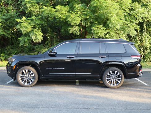 Used 2022 Jeep Grand Cherokee L Overland w/ Advanced Protech Group III RWD image 6