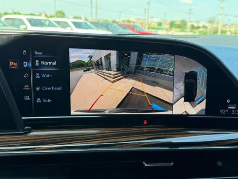 Used 2021 Cadillac Escalade Premium Luxury AWD/4WD image 11