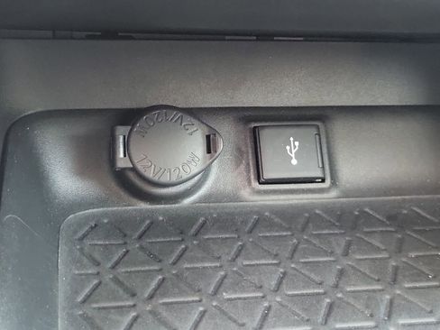 Used 2022 Toyota RAV4 XLE Premium image 30