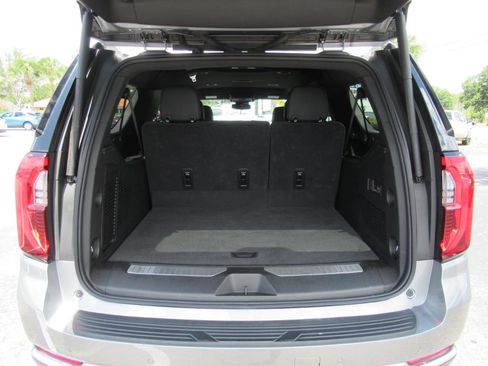 Used 2025 GMC Yukon XL Denali AWD/4WD image 38