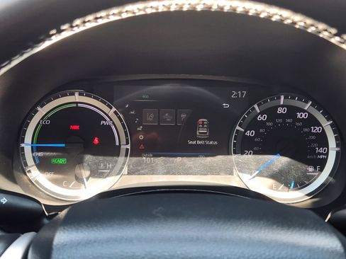 Used 2023 Toyota Highlander Bronze Edition FWD image 18
