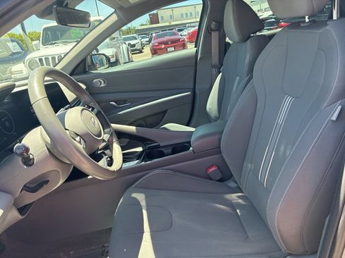 Used 2025 Hyundai Elantra SEL FWD image 10