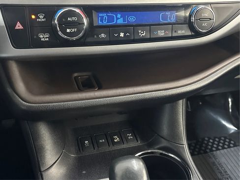 Used 2017 Toyota Highlander XLE AWD/4WD image 36
