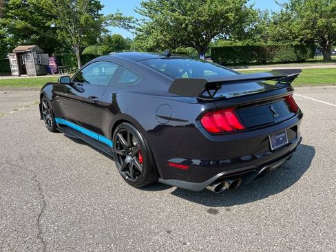 Used 2022 Ford Mustang Shelby GT500 w/ Carbon Fiber Track Pack RWD image 7