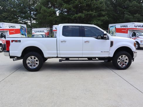 Used 2019 Ford F250 Lariat w/ Chrome Package image 6