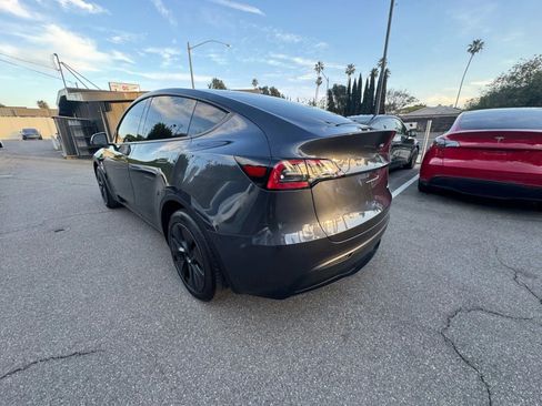 Used 2024 Tesla Model Y Long Range AWD/4WD image 7