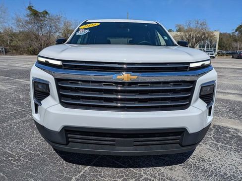 Used 2025 Chevrolet Traverse LT image 9