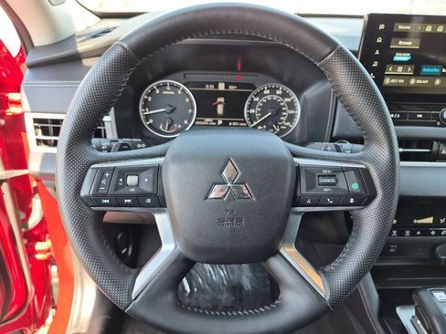 Used 2025 Mitsubishi Outlander SE AWD/4WD image 23