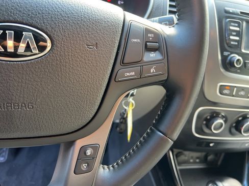 Used 2015 Kia Sorento LX image 15