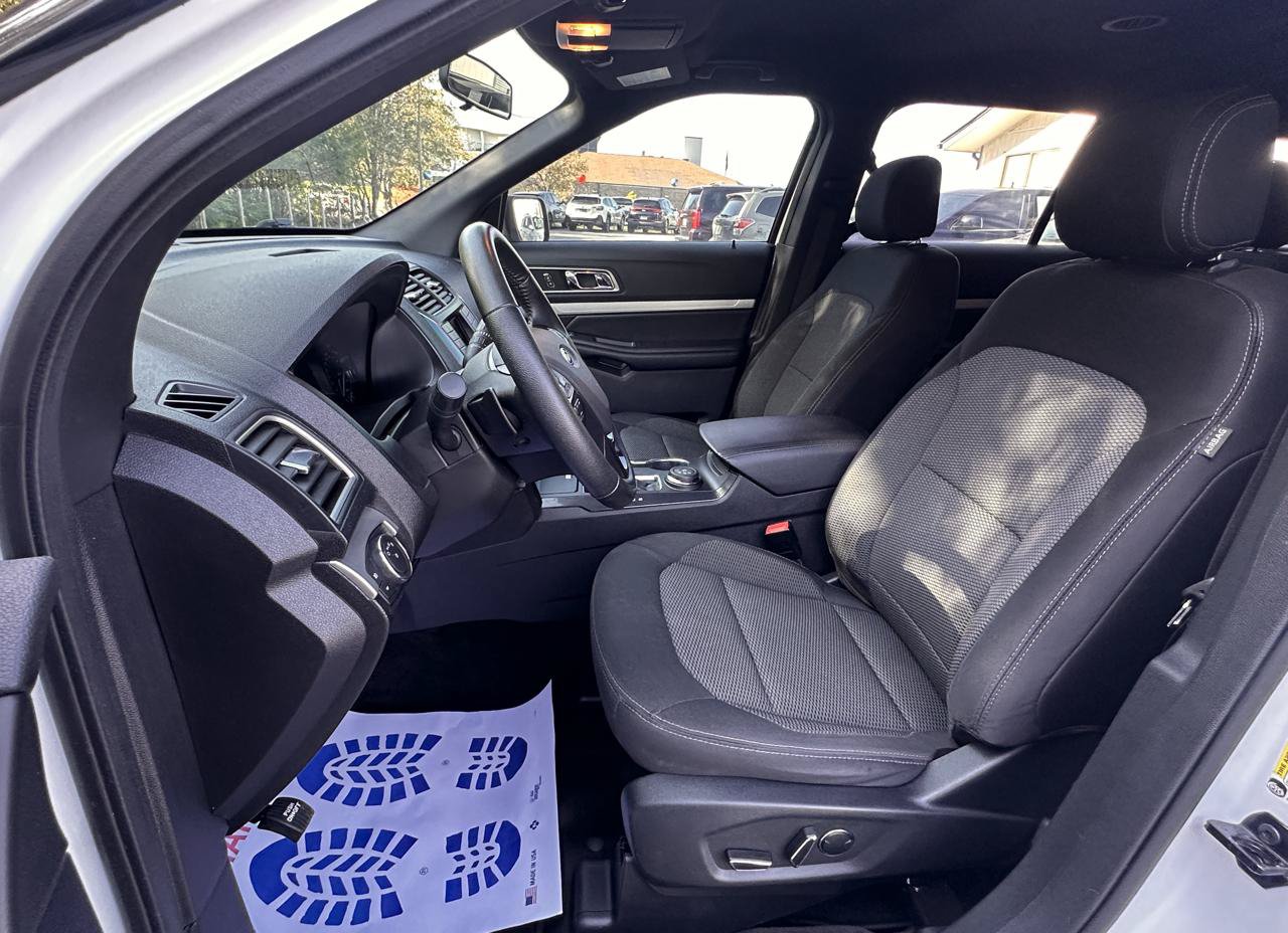 Used 2017 Ford Explorer XLT AWD/4WD image 10
