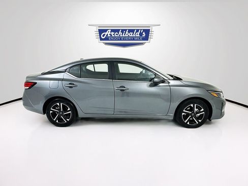 Used 2025 Nissan Sentra SV FWD image 8