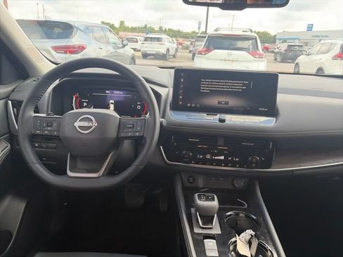 Used 2026 Nissan Rogue Platinum w/ Platinum Premium Package AWD/4WD image 14