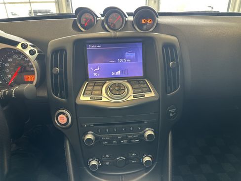 Used 2018 Nissan 370Z w/ Sport Package image 3