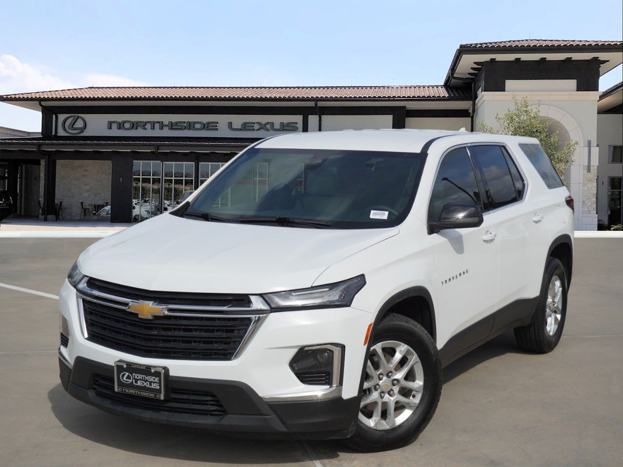 Used 2022 Chevrolet Traverse LS FWD image 1