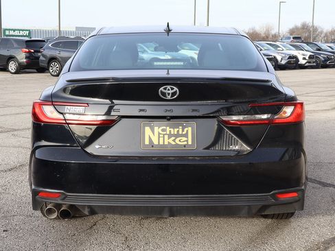 Used 2025 Toyota Camry SE image 5