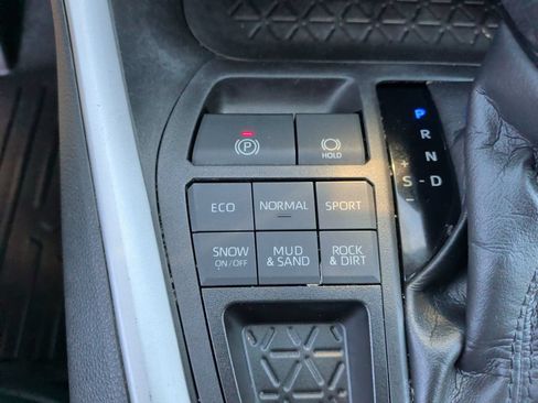 Used 2021 Toyota RAV4 XLE AWD/4WD image 23