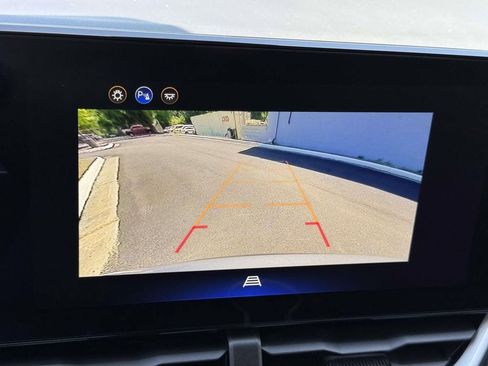 Used 2026 Chevrolet Equinox LT FWD image 4